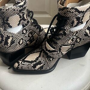 Chloé Leather Animal Print Lace-Up Boot
Women's Size: 8 1/2